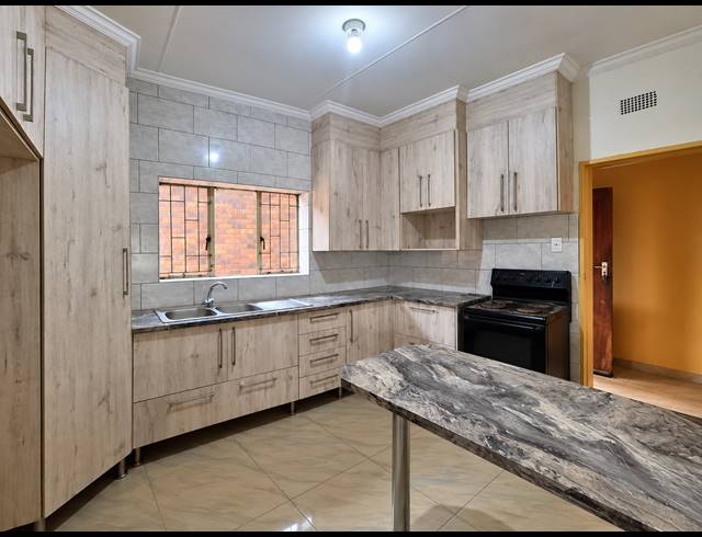 3 BEDROOM HOUSE FOR SALE IN VANDERBIJLPARK CW 6